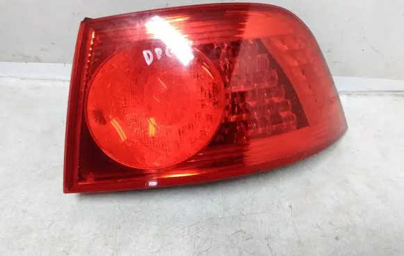 Volkswagen Phaeton Rear/tail lights 333155R 333122R
