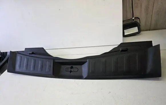 Nissan X-Trail T32 Tailgate/boot lid lock trim 849924CE0A