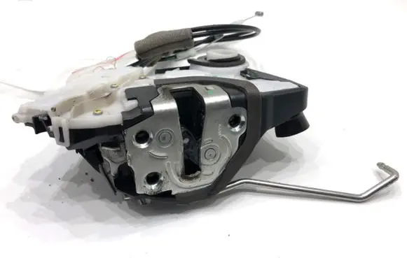 Honda HR-V Front door lock M85-11110M2