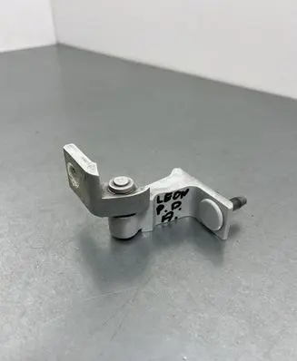 Seat Leon IV Front door lower hinge 8W0831404A 8X4833406A