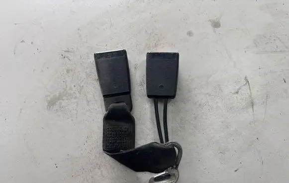 Mercedes-Benz E W124 Middle seatbelt buckle (rear) 1248601696 07229302