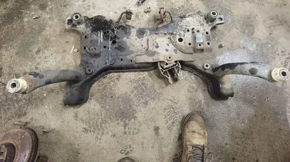 Ford Kuga I Front axle beam 663366879