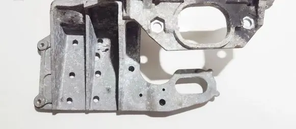 Nissan Qashqai Engine mounting bracket