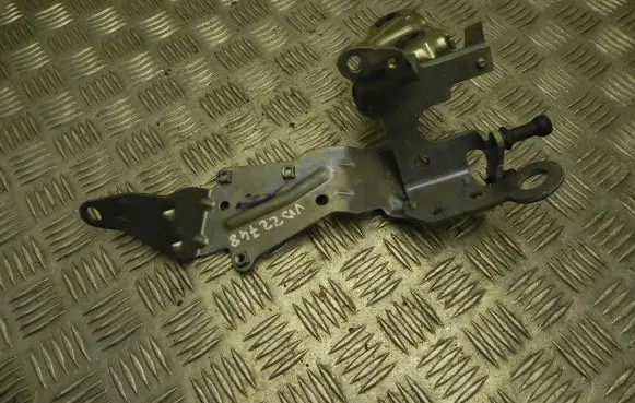 Mercedes-Benz C AMG W205 EGR valve cooler bracket A2741421340