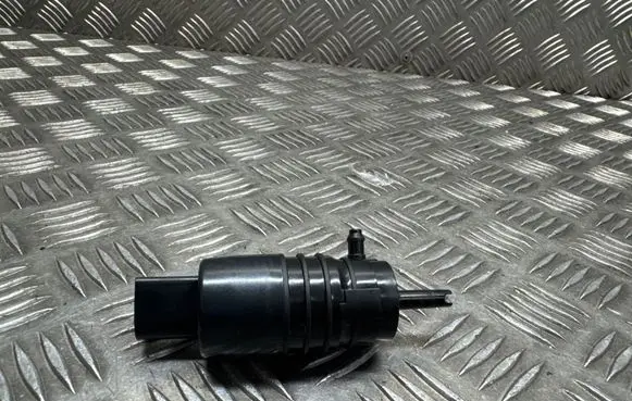 BMW X5 G05 Windscreen/windshield washer pump 7310147