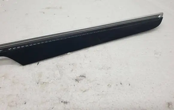 Porsche Macan (95B) Front door trim bar 95B867410D