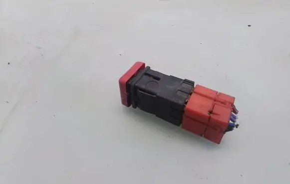 Volvo S40, V40 Hazard light switch