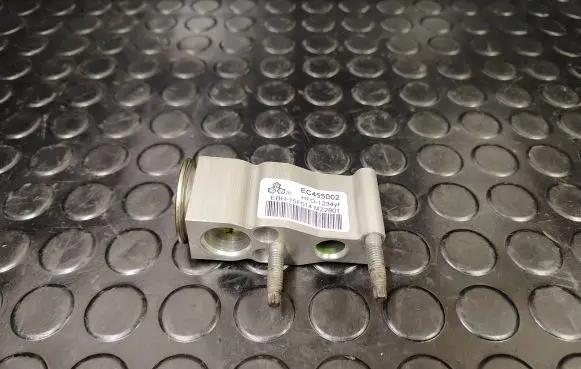 Air conditioning (A/C) expansion valve