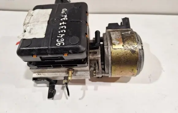 Citroen C5 Air suspension compressor/pump 964337328