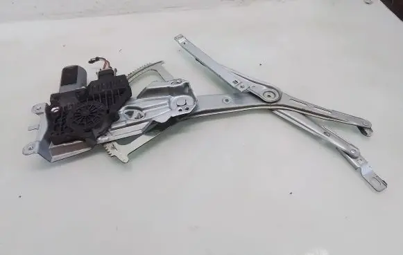 Opel Astra H Front door window regulator with motor 