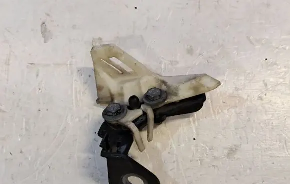 Jaguar XE Fender mounting bracket GX7316291AE