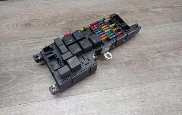 Volvo XC90 Fuse module 518826011 8678449
