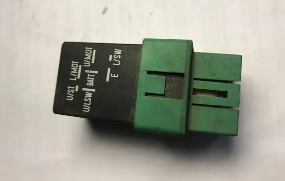 Mitsubishi Carisma Other relay MR228120