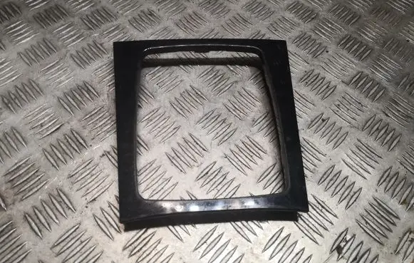 Mercedes-Benz C W204 Other center console (tunnel) element 2046800039 A2046800039