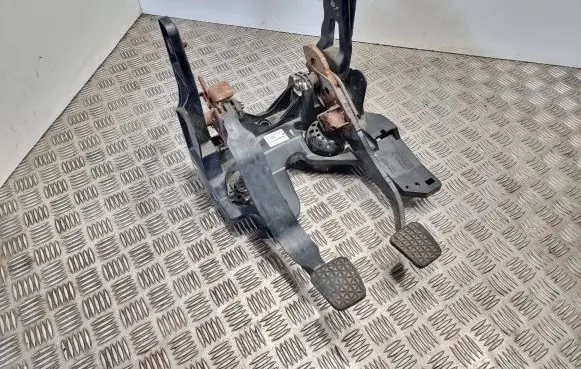 Opel Astra J Pedal assembly 13252175 0000355 512723057