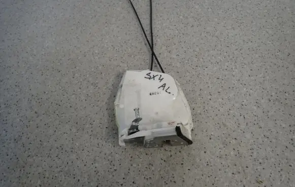 Suzuki SX4 Rear door lock