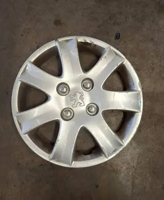 Peugeot 206+ R14 wheel hub/cap/trim 9687119080 9687119180