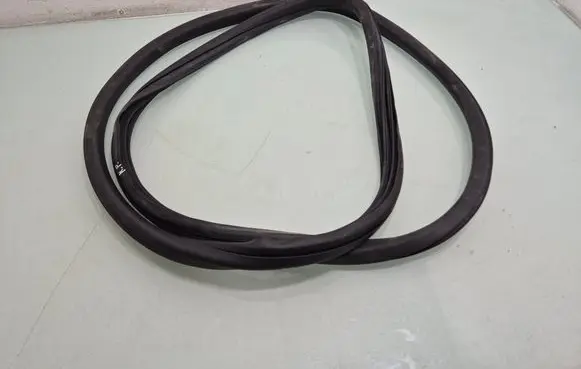 Peugeot 2008 I Front door rubber seal 9673084680