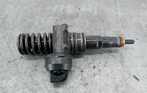 Fuel injector