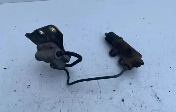 Clutch slave cylinder