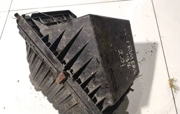 Nissan Primera Air filter box 
