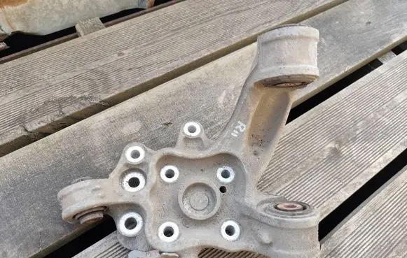 Honda CR-V Rear wheel hub spindle/knuckle 