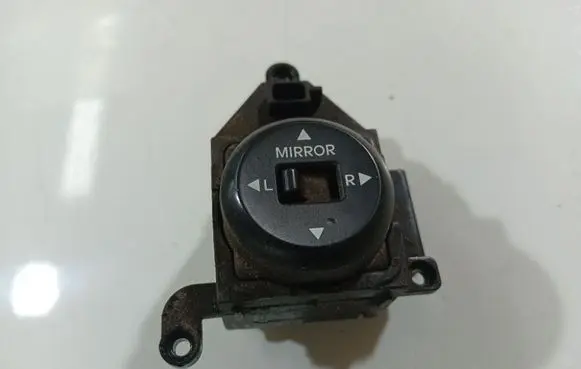 Wing mirror switch