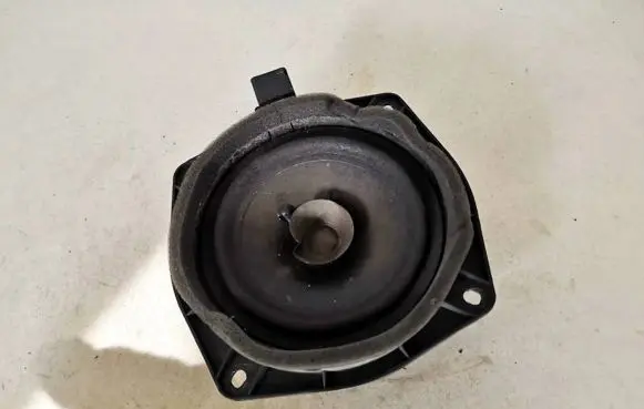 Mitsubishi Carisma Front door speaker mn141417
