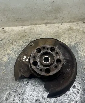 Mercedes-Benz C W202 Rear wheel hub