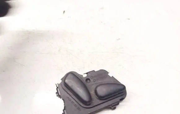 Mercedes-Benz C W203 Seat control switch 2108213751