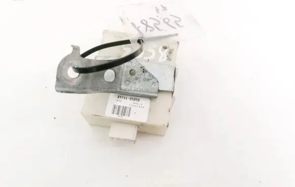 Toyota Avensis T250 Door control unit/module 8974105050 89741-05050