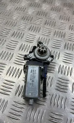Mercedes-Benz C W204 Seat adjustment motor 0390203002