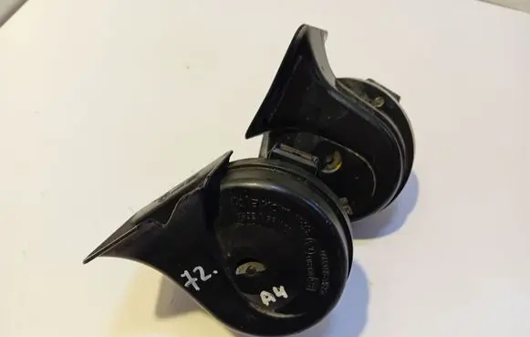 Audi A4 S4 B5 8D Horn signal 0092018