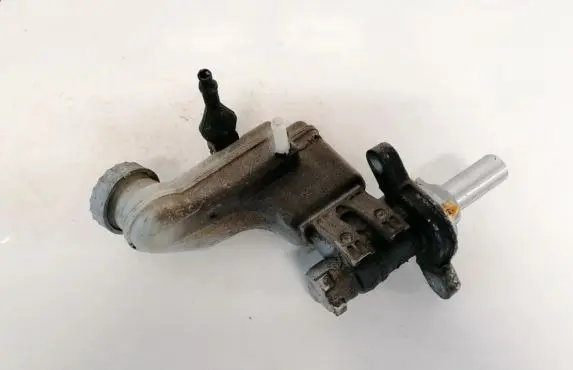 Suzuki Swift I Master brake cylinder