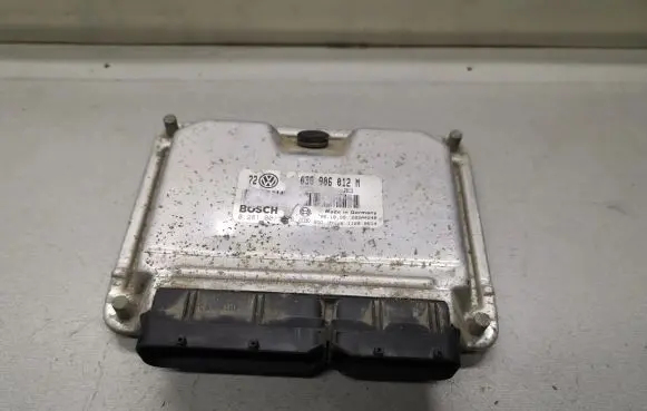 Volkswagen Golf IV Engine control unit/module 038906012M 0281001979