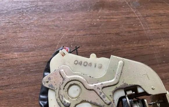 KIA Sorento Front door lock