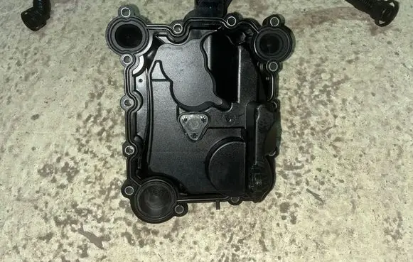 Audi A4 S4 B8 8K Breather valve 06E103547