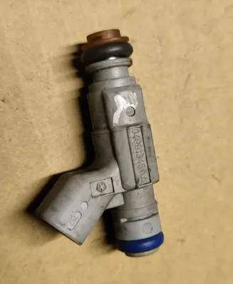 Chrysler PT Cruiser Fuel injector 04891345AA
