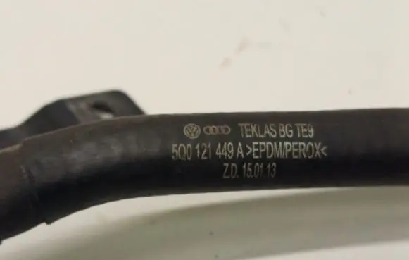 Volkswagen Golf VII Engine coolant pipe/hose 5Q0121064BB 5Q0121449A 5Q0122449C