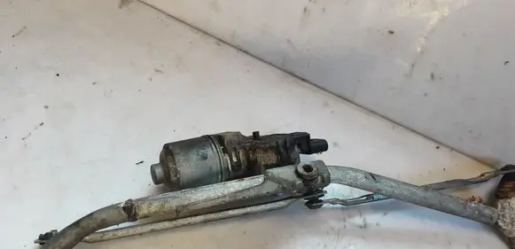Front wiper linkage and motor