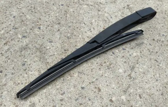 Hyundai Santa Fe Rear wiper blade arm 