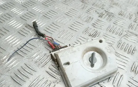 Audi 80 90 B3 Tail light bulb cover holder