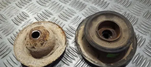 Volkswagen PASSAT B3 Coil spring mount 