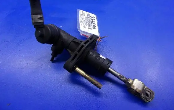 KIA Carens I Clutch master cylinder