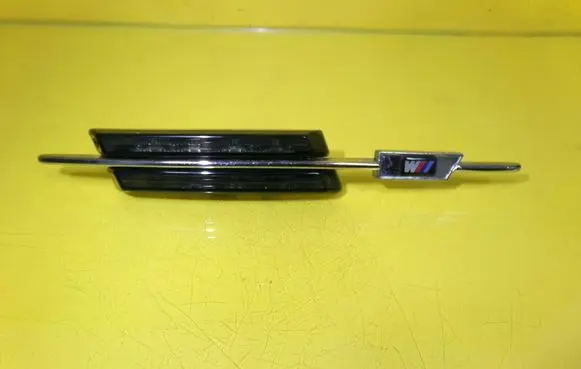 BMW 1 E81 E87 Front fender indicator light 