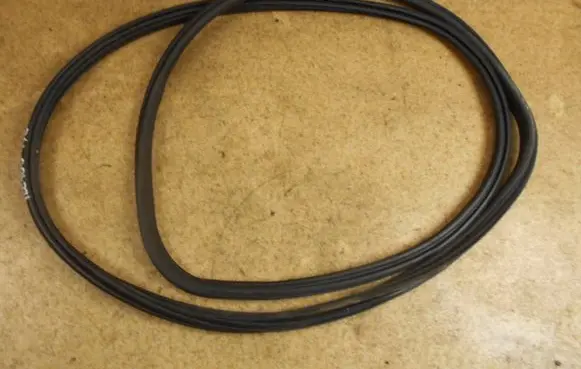 Toyota Land Cruiser (J100) Seal rubber (tailgate) 