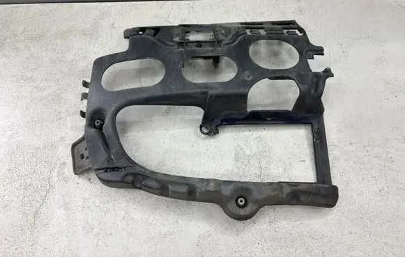 BMW 5 E60 E61 Front bumper mounting bracket 7178070