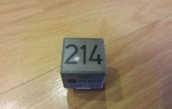 Volkswagen PASSAT B5 Other relay 443951253K