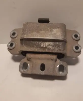 Volkswagen PASSAT B6 Engine mount bracket 1K0199555