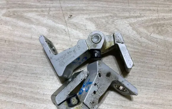 Rear door hinge set